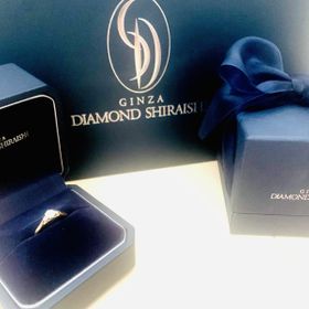 【銀座ダイヤモンドシライシの口コミ】 彼が王道タイプの形が良い、私がリングをイエローゴールドが良いという希…