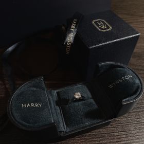 【ハリー・ウィンストン(Harry Winston)の口コミ】 昔からずっと憧れのブランドですが、相場よりも高額なのを存じたので、夫…