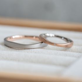 【Cayof(カヨフ)の口コミ】 指輪のデザインとミックス素材が決め手でした。
デザインは他ではあまり見…