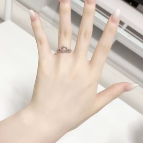 【ケイウノ ブライダル(K.UNO BRIDAL)の口コミ】 プリンセスをイメージしたティアラのデザインが気に入り、婚約者と話し合…
