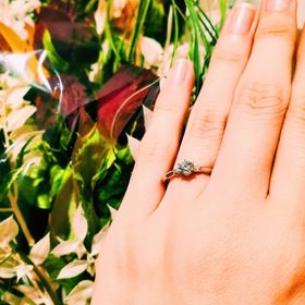 【俄(にわか)の口コミ】 デザインがお洒落であったため。また、彼女の希望に合う指輪を考えていた…