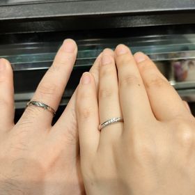 【ラザール ダイヤモンド(LAZARE DIAMOND)の口コミ】 幅広くダイヤモンドがついているので、ゴージャスに見えます。付けている…