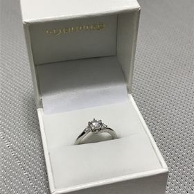 【TOMOE(トモエ)の口コミ】 デザインに迷いましたが、このデザインが何よりも彼女にぴったりだと思っ…