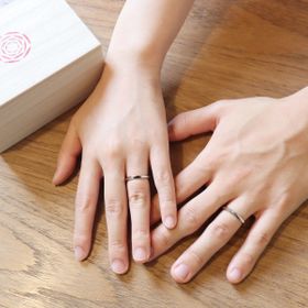 【出雲結(いずもゆい)の口コミ】 結婚指輪として、プラチナのシンプルな指輪が欲しいと思い入店しました。
…