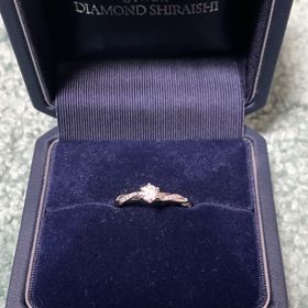 【銀座ダイヤモンドシライシの口コミ】 指輪のデザインが決め手となりました。
最初は今日は見るだけと思って来た…