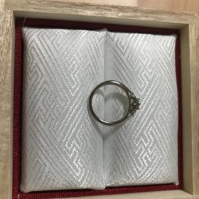 【TOMOE(トモエ)の口コミ】 もともとメレダイヤの付いたデザインの婚約指輪が欲しいと思っていたので…