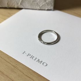 【アイプリモ(I-PRIMO)の口コミ】 ストレートでシンプルなデザイン。中心のダイヤモンドが端にいくにつれて…