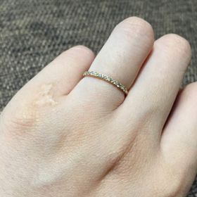 【AHKAH(アーカー)の口コミ】 婚約指輪としての購入でしたが、あまり仰々しいもの・着けにくいものは嫌…