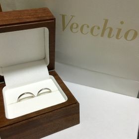 【Ponte Vecchio(ポンテヴェキオ)の口コミ】 細身でストレート、プラチナの指輪を探していてこちらを見つけました。
夫…