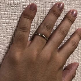 【アイプリモ(I-PRIMO)の口コミ】 シンプルなデザインで見た目も気に入っています。素材もプラチナのため、…