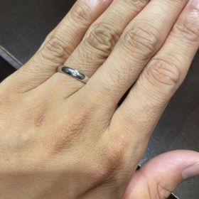 【TRECENTI(トレセンテ)の口コミ】 デザインはシンプルであるが、結婚指輪として長く愛用できるモノだと感じ…