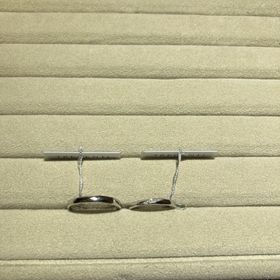 【TRECENTI(トレセンテ)の口コミ】 指輪の中央に斜めにダイヤモンドが入っているデザインの指輪が、シンプル…