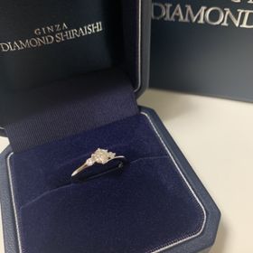 【銀座ダイヤモンドシライシの口コミ】 ダイヤがとにかく美しく、他ブランドに比べて輝きが違いました。横から見…