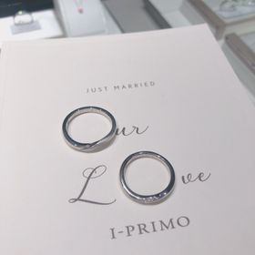 【アイプリモ(I-PRIMO)の口コミ】 ストレートなリングではないデザインで探していたところ、こちらのデザイ…