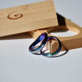 【SORA(ソラ)の口コミ】 他にない波をイメージした指輪のデザイン
デザインに合うように選べるカラ…