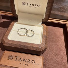 【TANZO.(鍛造指輪)の口コミ】 指輪はダイヤの入ったエタニティータイプと決めていたので、ダイヤが落ち…