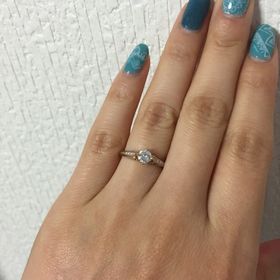 【LAPAGE(ラパージュ)の口コミ】 ピンクゴールドとプラチナで肌にも馴染みのよいカラーですが、台座に高さ…