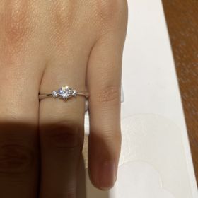 【TRECENTI(トレセンテ)の口コミ】 ウェヌスでダイヤモンドのセッティングがサイドメレで着用させて頂きまし…