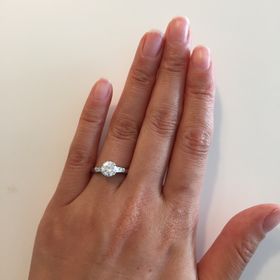 【ハリー・ウィンストン(Harry Winston)の口コミ】 婚約指輪はプロポーズの時に彼がすでに購入してくれていたので、自分で選…