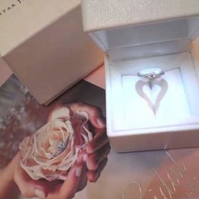【STAR JEWELRY(スタージュエリー)の口コミ】 当時のカタログの表紙にもなっていた人気のデザインでした。ダイヤモンド…