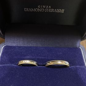 【銀座ダイヤモンドシライシの口コミ】 最初からミルグレインのデザインを探していました。普段ゴールド系のアク…