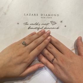 【ラザール ダイヤモンド(LAZARE DIAMOND)の口コミ】 婚約指輪に合わせるデザインで、パートナーのものを選び、それと同じシリ…