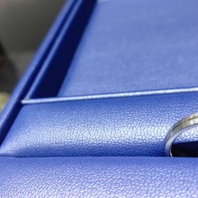 【銀座ダイヤモンドシライシの口コミ】 シンプルな中にデザイン性もあり、普段遣いのアクセントとして使えそうで…