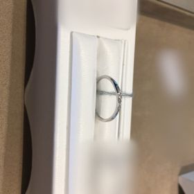 【BRIDGE(ブリッジ)の口コミ】 船出をモチーフにした緩やかなウェーブラインがキレイなマリッジリングで…