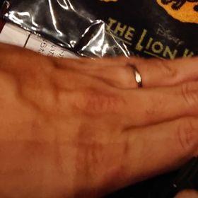 【銀座ダイヤモンドシライシの口コミ】 シンプルなもの、年齢にあっていて長く使えるデザインを探していました。…