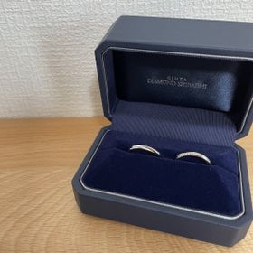 【銀座ダイヤモンドシライシの口コミ】 指間が小指にかけて下がっている形だからウェーブラインが似合うと教えて…