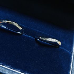 【銀座ダイヤモンドシライシの口コミ】 最初に見せて頂いた3種類の中でこの指輪がドンピシャに好みで、それ以降見…