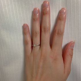 【YUKIZAKI BRIDAL(ユキザキブライダル)の口コミ】 リングのデザインがとても可愛くて彼女の指が細く長いため細めを選び、pla…