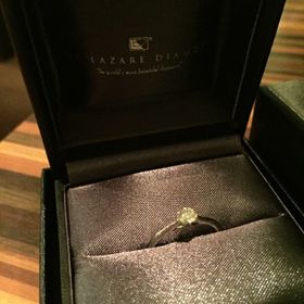 【ラザール ダイヤモンド(LAZARE DIAMOND)の口コミ】 婚約指輪は、枠とダイヤをそれぞれ別に選びます。まず、たくさんあるある…