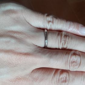 【TOMOE(トモエ)の口コミ】 指輪のデザインはシンプルでよいです。
リングの指通りもよくて気に入りま…