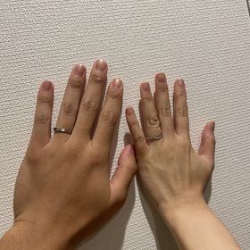 【COLANY(コラニー)の口コミ】 奥さんが指が長い方ではないので、
細めな幅のリングが良いとのことで、
…