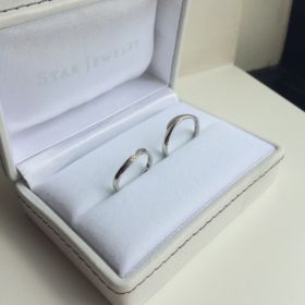 【STAR JEWELRY(スタージュエリー)の口コミ】 お互いに日常的に指輪をつけるので、シンプルながら、指にとてもよくフィ…