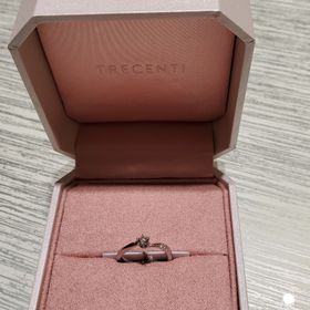 【TRECENTI(トレセンテ)の口コミ】 色々見させていただき素敵な指輪に出会えました。
初めて指輪を見たので種…