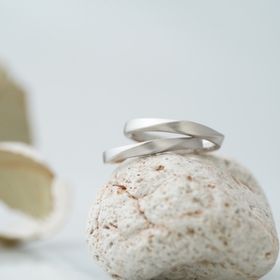 【THREE TREES(スリーツリーズ)の口コミ】 結婚指輪は手作りで！と2人で決めていました。細かなデザインや質感は、オ…
