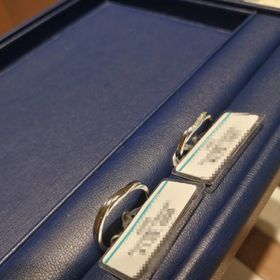 【銀座ダイヤモンドシライシの口コミ】 5店舗見て回りましたが、一番最初に見て気に入ったこの指輪が私たちの好み…