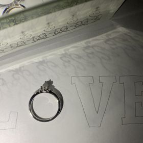 【LUCIE(ルシエ)の口コミ】 横から見たデザインがとても可愛い。他の指輪と比べて細身なところも良い…