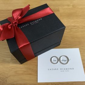 【ラザール ダイヤモンド(LAZARE DIAMOND)の口コミ】 ブリスコレクションの3石、2.3mmタイプです。王道のデザインとのことで、…