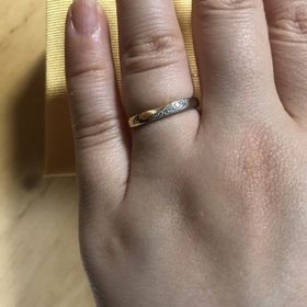 【ケイウノ ブライダル(K.UNO BRIDAL)の口コミ】 プラチナとゴールド、両方の顔が楽しめる指輪です。メンズの指輪はダイヤ…