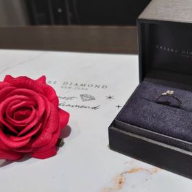 【ラザール ダイヤモンド(LAZARE DIAMOND)の口コミ】 まず、シンプルかつ上品で、いつまでも着けられるデザインが気に入りまし…