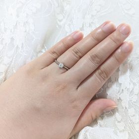 【アイプリモ(I-PRIMO)の口コミ】 指輪の質とダイヤの質と価格のバランスが良いこと。
それなりの質でそれな…