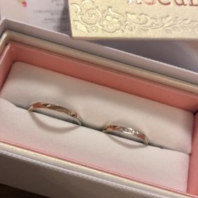 【nocur(ノクル)の口コミ】 価格と婚約指輪と一緒に付けた時にしっくり来るデザインだったので決めま…