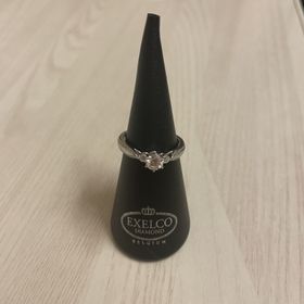 【エクセルコダイヤモンド(EXELCO DIAMOND)の口コミ】 他と被らないデザインで、ミル打ちがされていて、上品でかわいかったので…