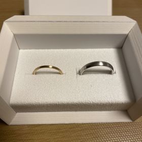 【shihara(シハラ)の口コミ】 シンプルなもので探していました。ダイヤモンドなどが埋め込まれていると…