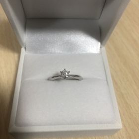 【宝寿堂(ほうじゅどう)の口コミ】 豊富にあるダイヤの中から自分で気に入ったものを選べること。
デザインも…