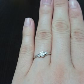 【ヴァンドーム青山(VENDOME AOYAMA)の口コミ】 指輪をはめた瞬間、自分の指にしっくりした感じがあり、付け心地がよかっ…