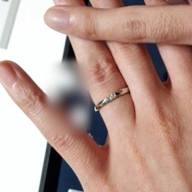 【4℃ BRIDAL(ヨンドシーブライダル)の口コミ】 最初は丸い装飾の一粒ダイヤのもので悩んでいましたが、スタッフの方が四…